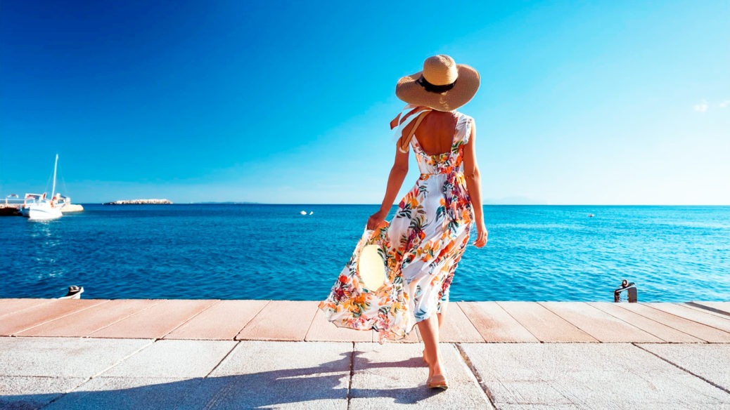 Femme Collaborative Mode fashion-woman-on-beach1