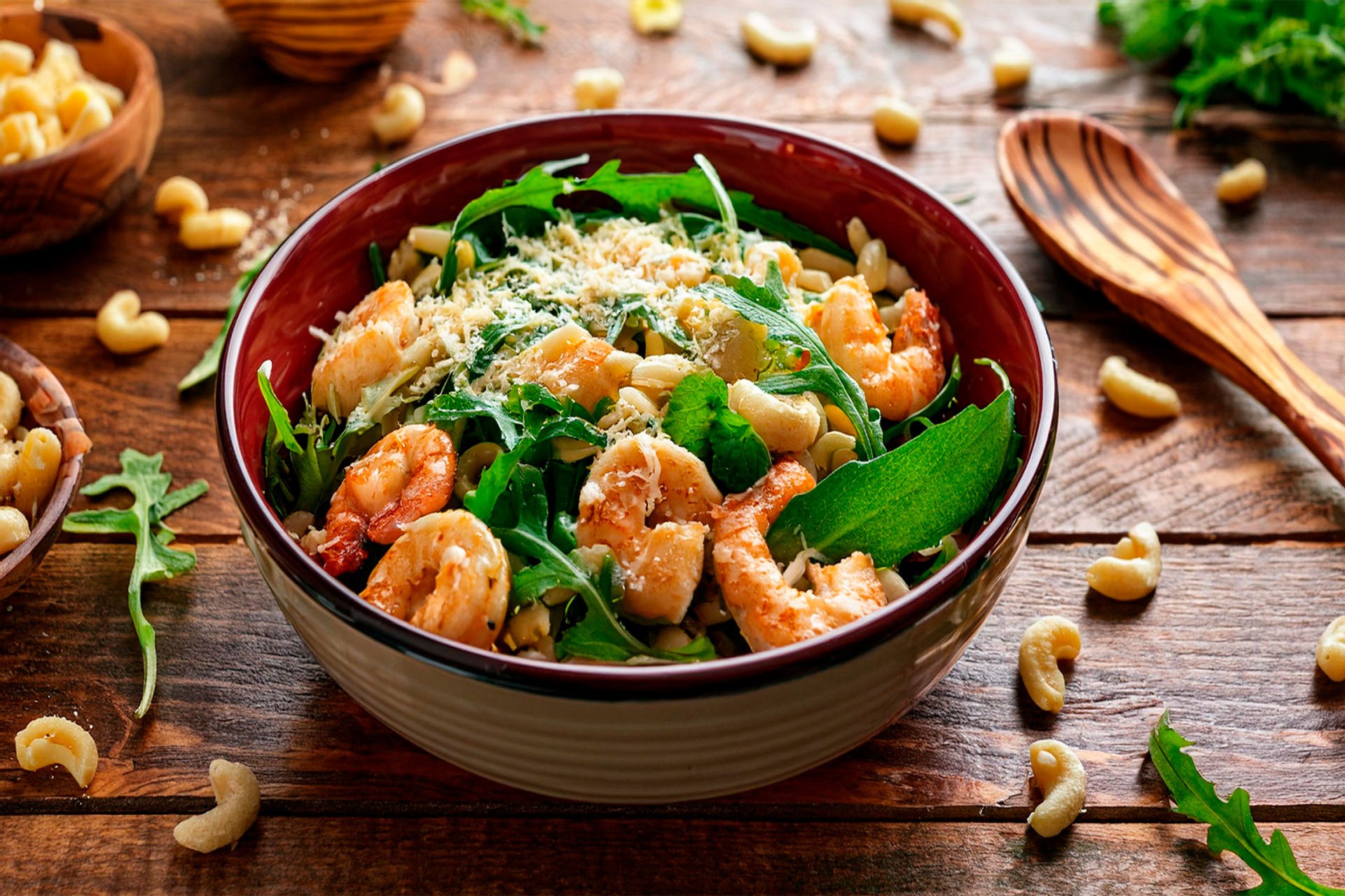 Femme Collaborative Recette Pâtes aux Crevettes et Pesto de Roquette