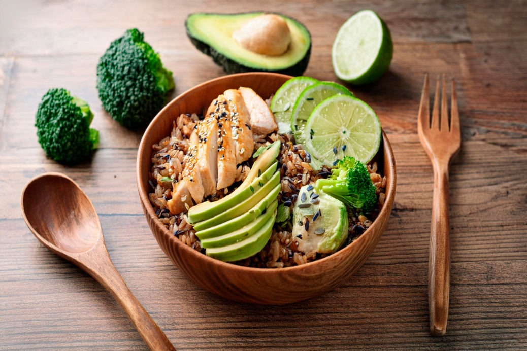 Buddha Bowl au Poulet Grillé et Légumes Verts