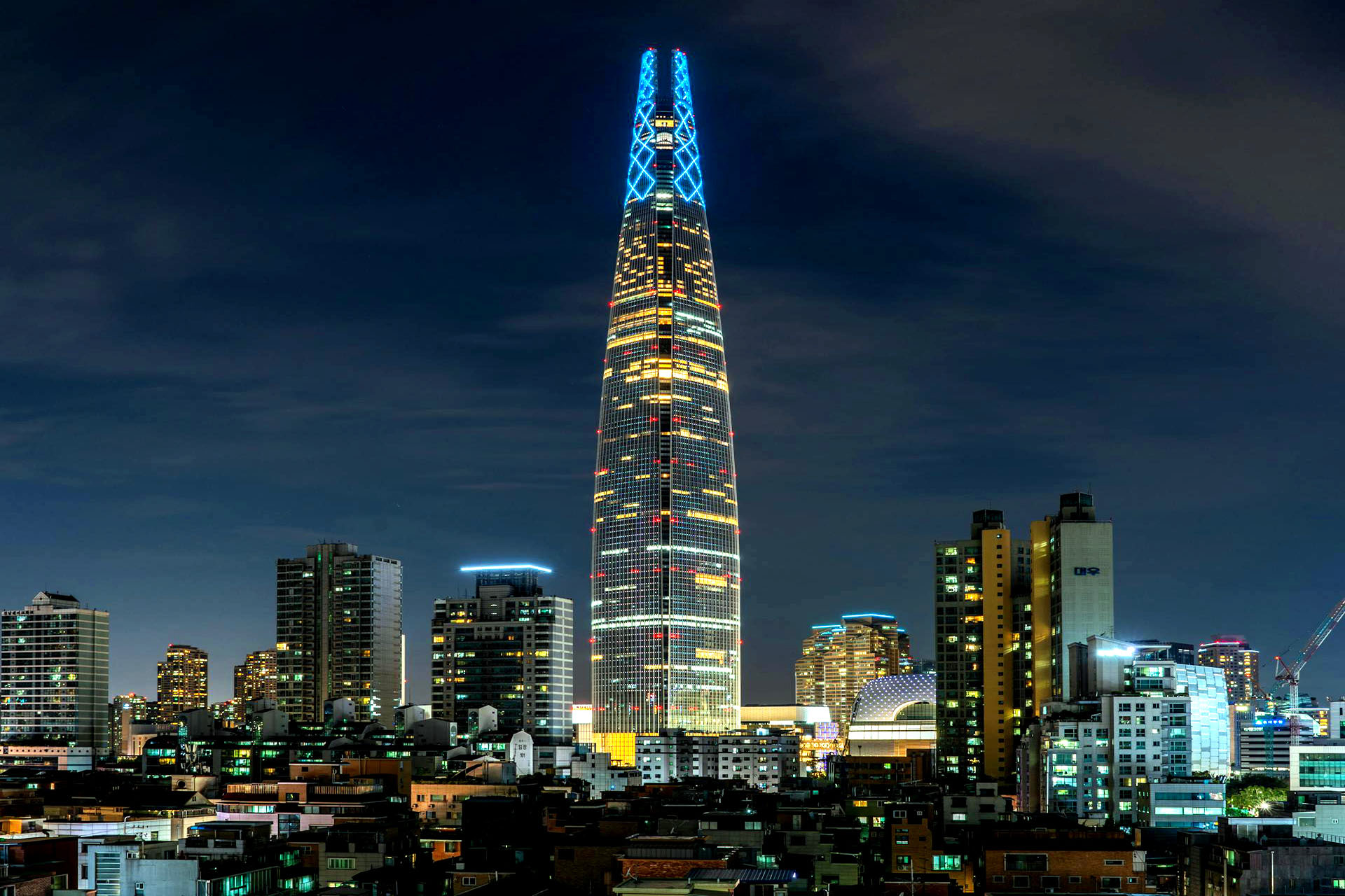 Femme Collaborative SEOUL la nuit